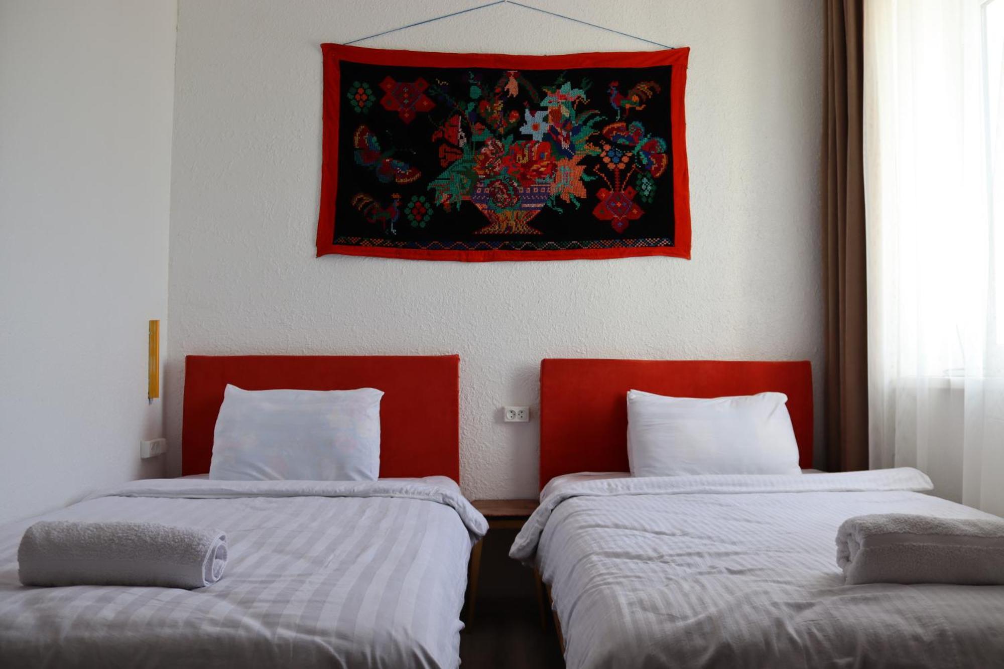 Duet Hostel Karakol Kamer foto